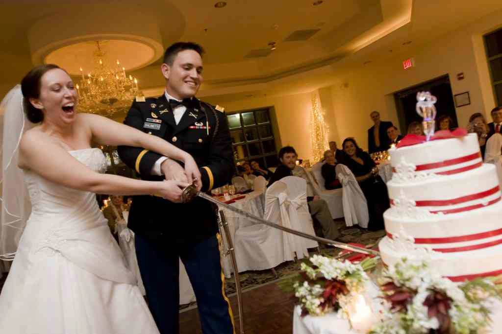 wedding cake saber