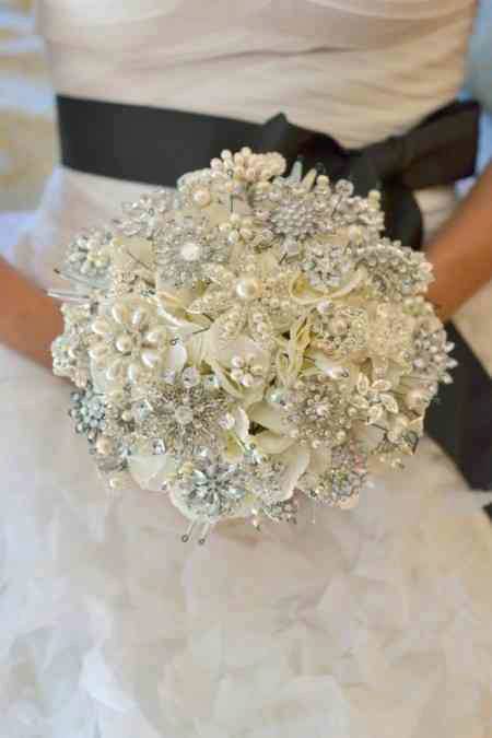 Hot Trend: Brooch Bouquets