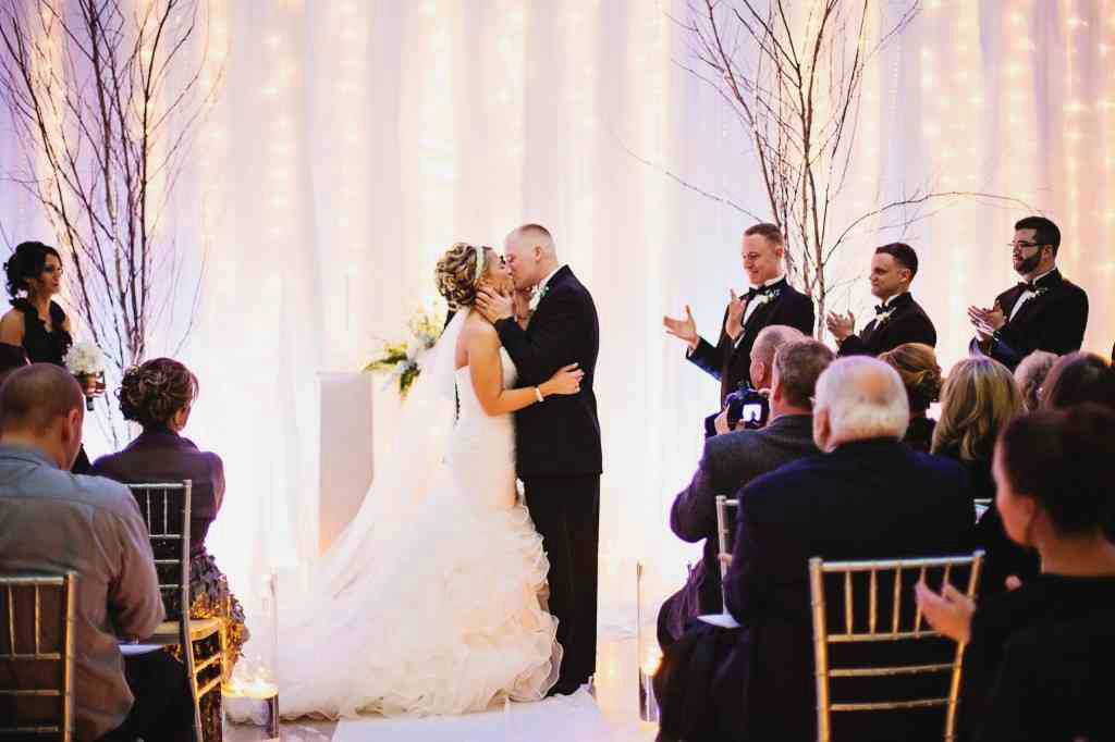 Real Wedding Spotlight: Britni & Jonathan | Aisle Files Blog