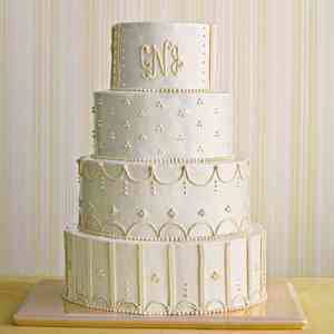 monogrammed-wedding-cake-l