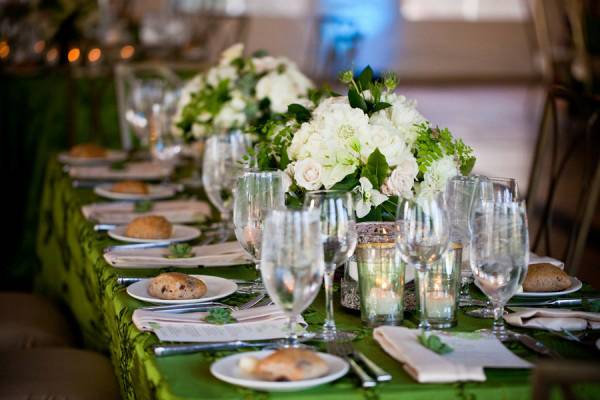 Kelly-Green-Wedding-Tablescape-600x400