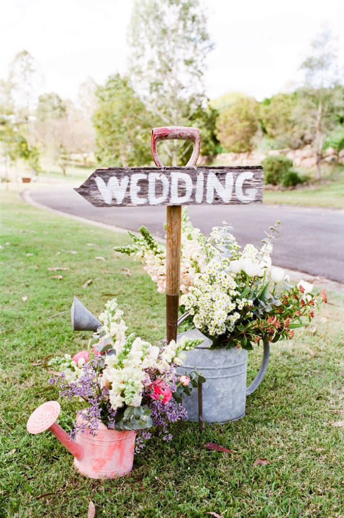 watering-can-wedding-decor1