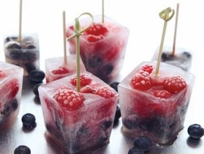 Frozen-Fruit-herb-mint-ice-cubes-fresh-drink-7